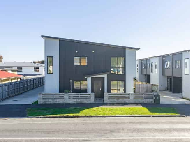 1/105 Knighton Road, Hillcrest
