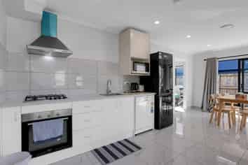 1/105 Knighton Road, Hillcrest