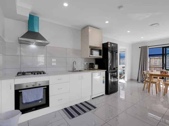 1/105 Knighton Road, Hillcrest