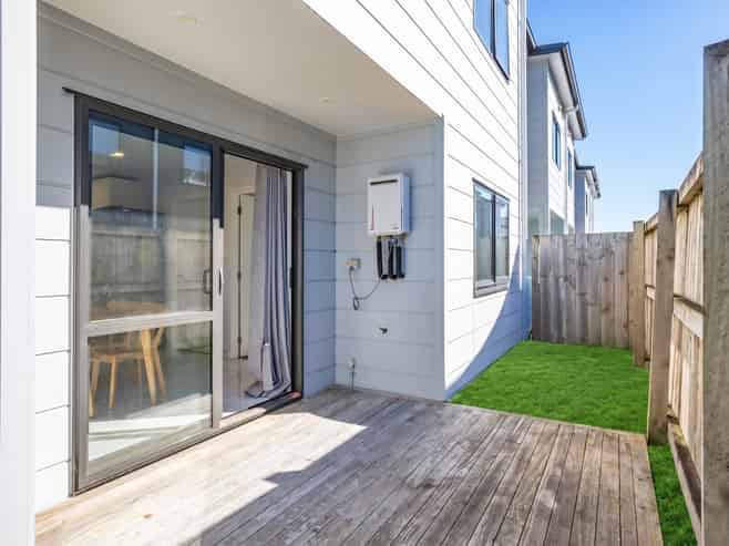 1/105 Knighton Road, Hillcrest