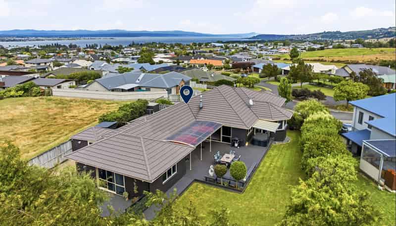 11 Carpentras Way, Nukuhau
