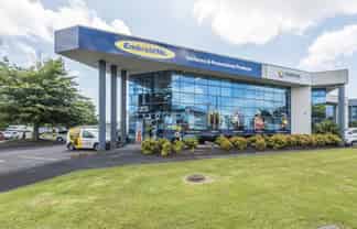High profile corner site office with 10 car parks