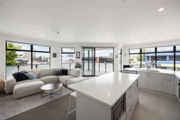 7/13 Vialou Street, Hamilton Central