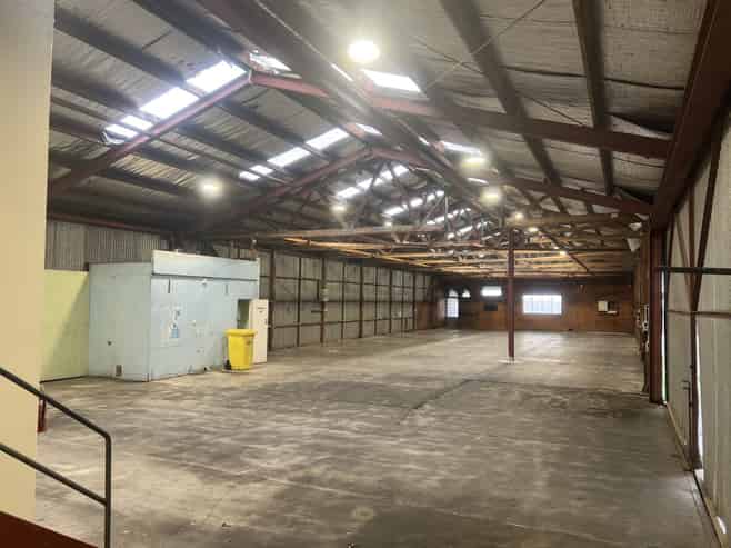550sqm modern warehouse with 3-phase power