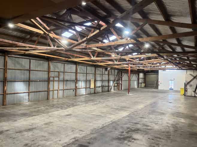550sqm modern warehouse with 3-phase power