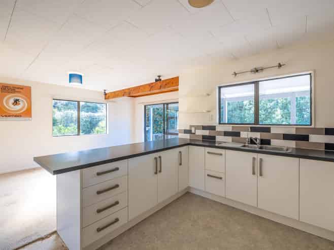 23 Sea View Road, Ostend