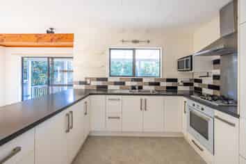 23 Sea View Road, Ostend