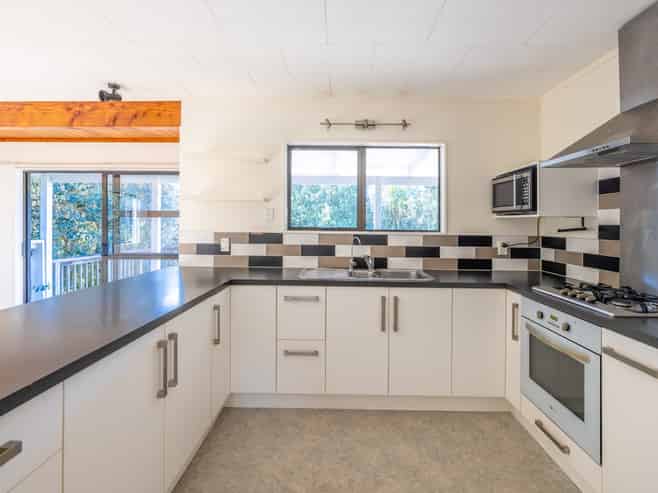 23 Sea View Road, Ostend
