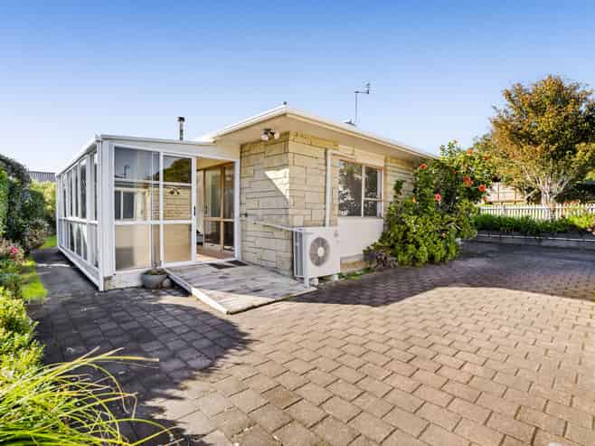 2/43 Mangorei Road, Strandon