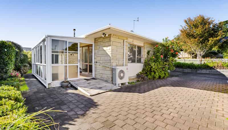 2/43 Mangorei Road, Strandon