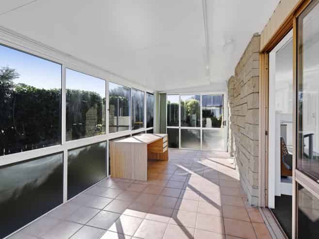 2/43 Mangorei Road, Strandon