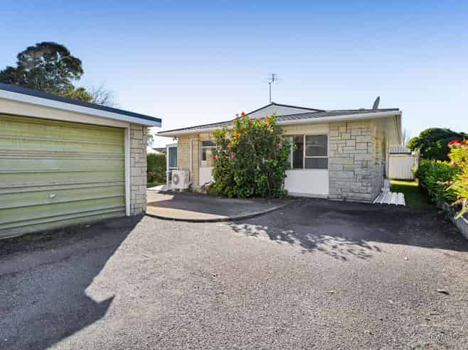 2/43 Mangorei Road, Strandon