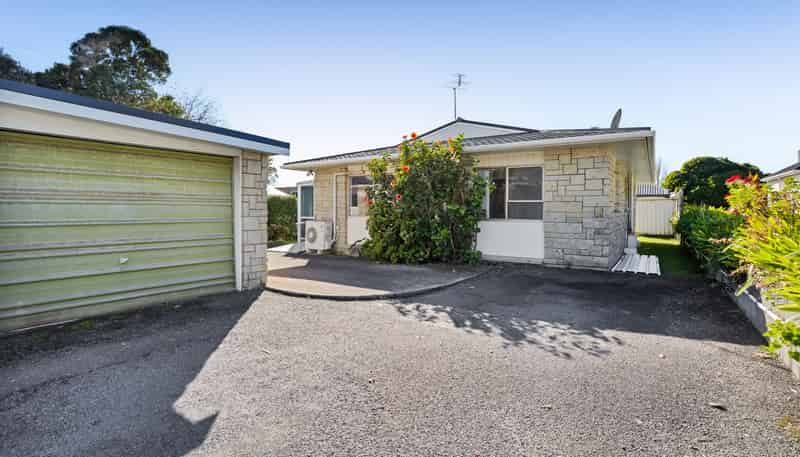 2/43 Mangorei Road, Strandon