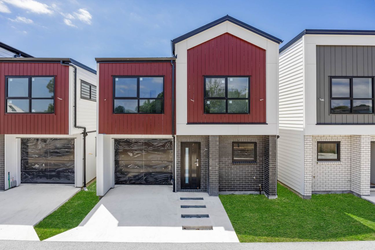 Brand-New Stand Alone Home in Prime Location - Bild 2