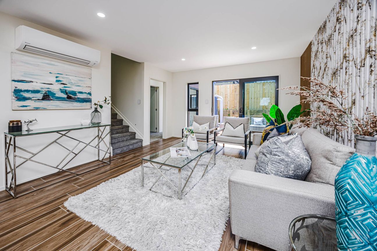 Brand-New Stand Alone Home in Prime Location - Bild 6