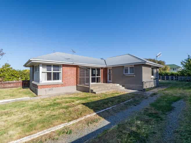 22 Adamson Crescent, Glengarry