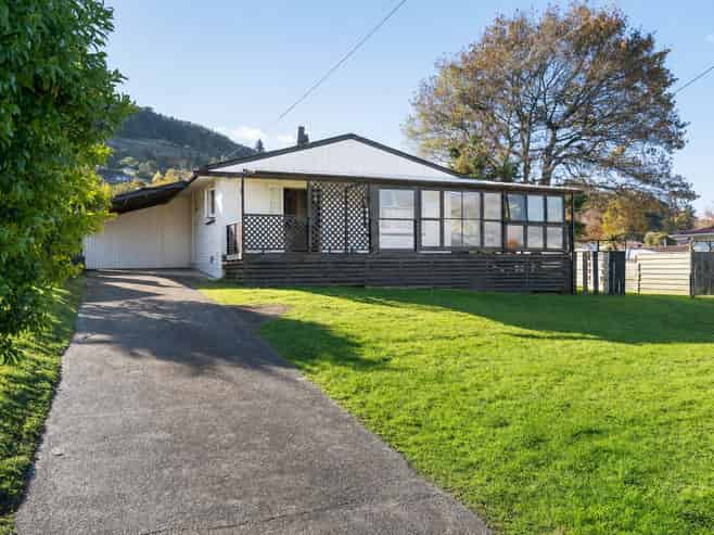 19 Leslie Avenue, Western Heights