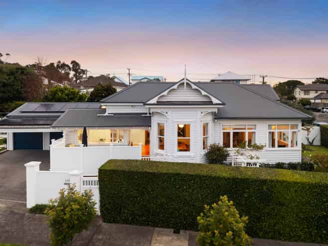 135 Western Springs Road, Western Springs
