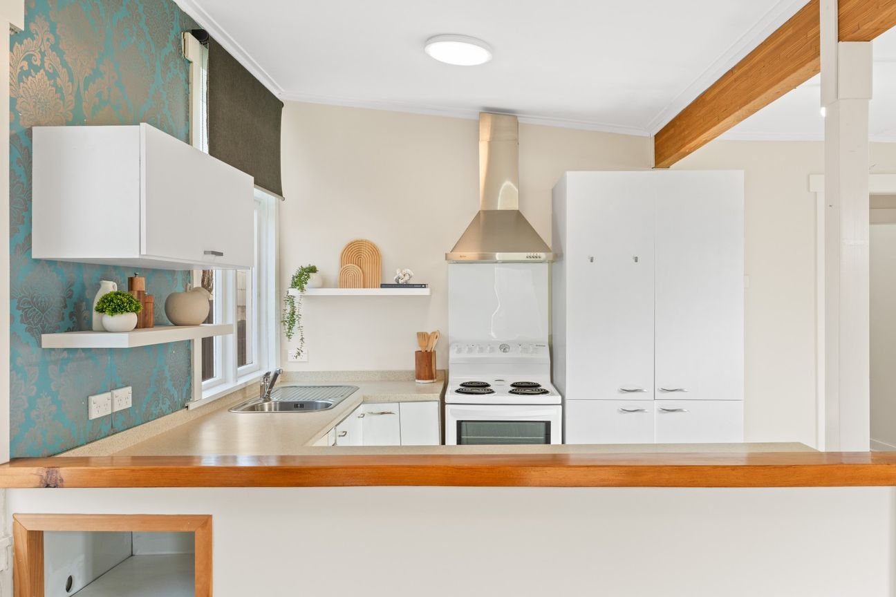 Sun-filled family home with flexible living - Vista 5