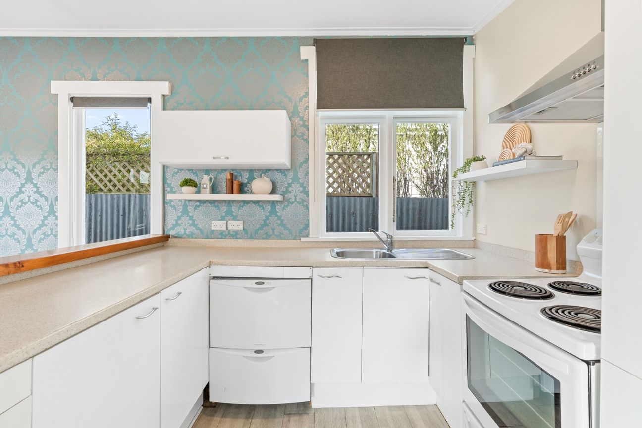 Sun-filled family home with flexible living - Vista 6