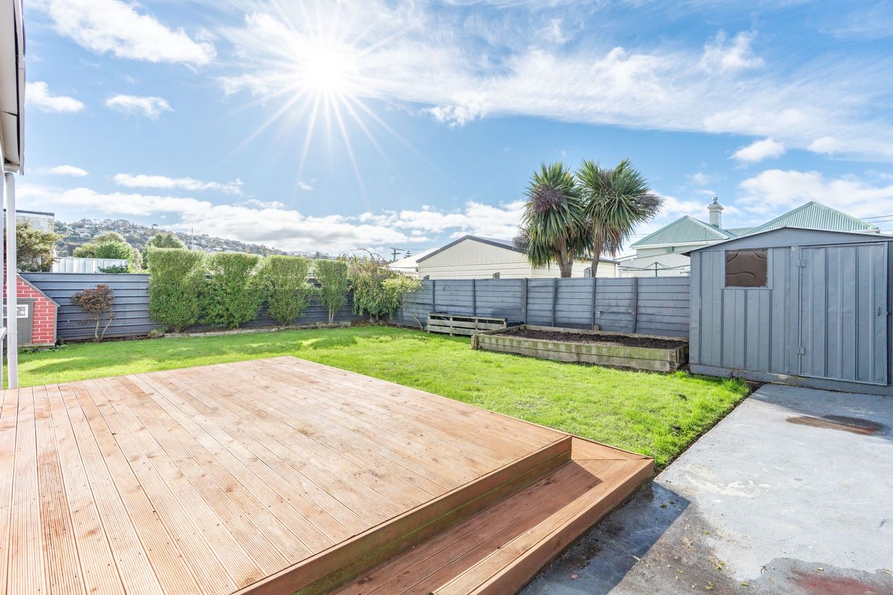 Sun-filled family home with flexible living - Vista 2