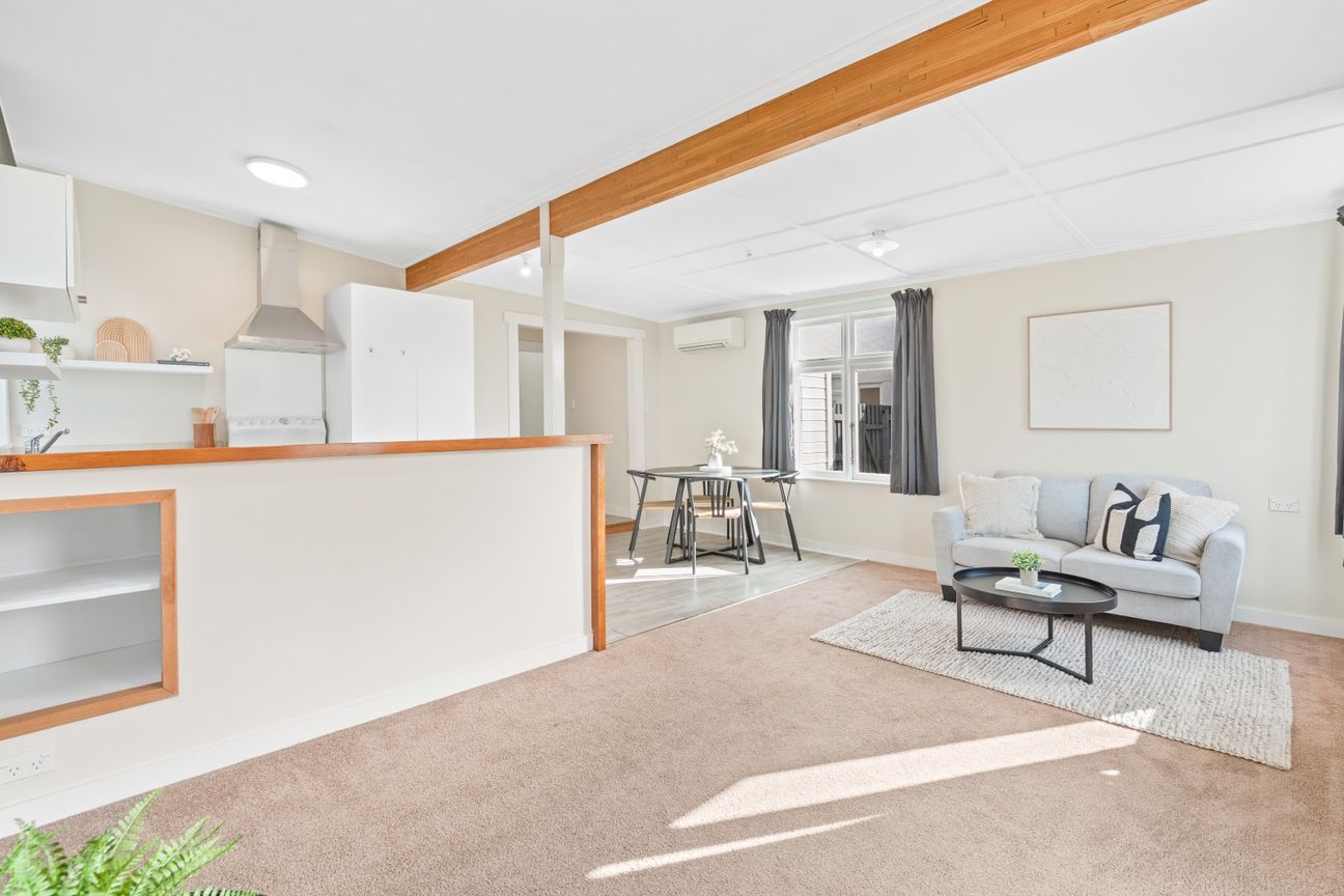 Sun-filled family home with flexible living - Altro