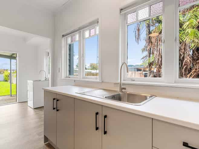 13 & 13A Lee Road, Hannahs Bay
