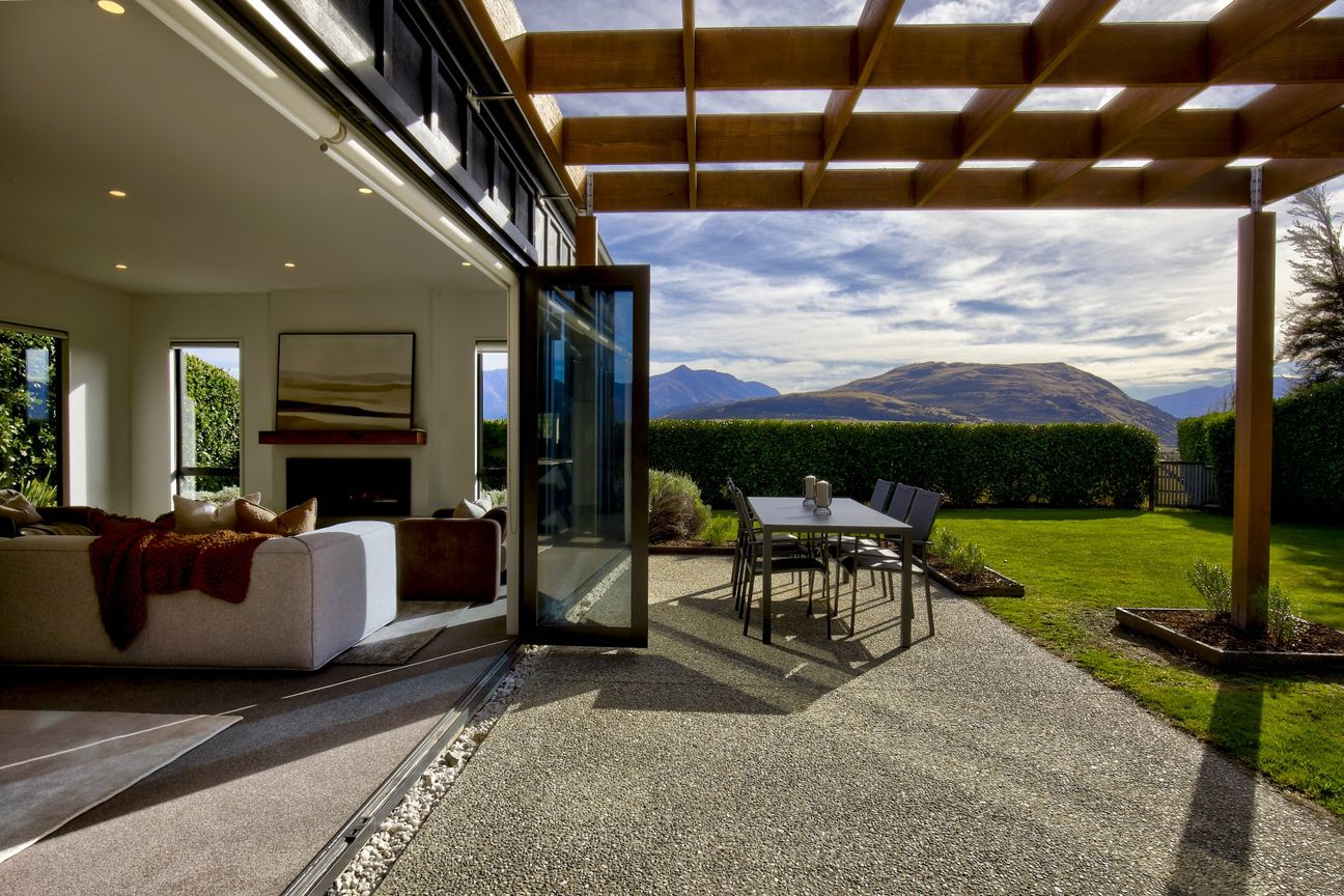 Absolute Privacy, Prime Position - Vista 3