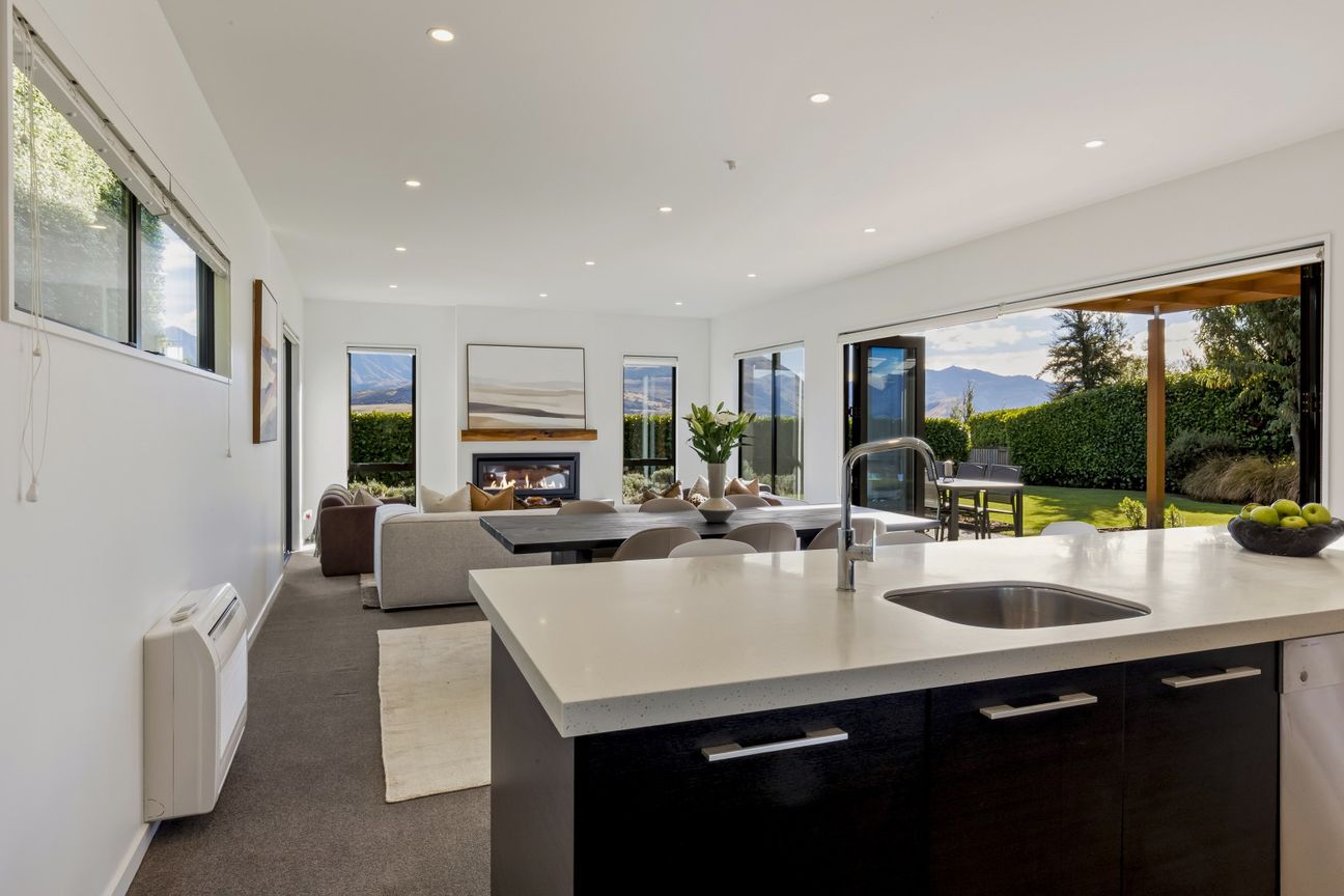 Absolute Privacy, Prime Position - Vista 6