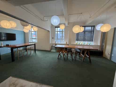 Character Office Part Floor in Hope Gibbons