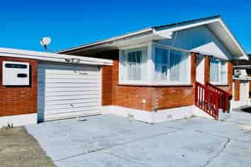 2/8 Russell Road, Manurewa
