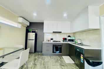 2/8 Russell Road, Manurewa