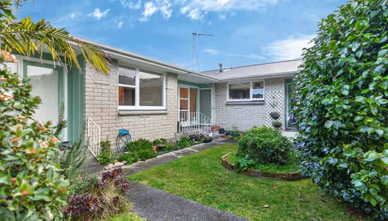4/250 Muritai Road, Eastbourne