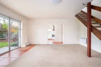 2/77 Mays Road, Saint Albans