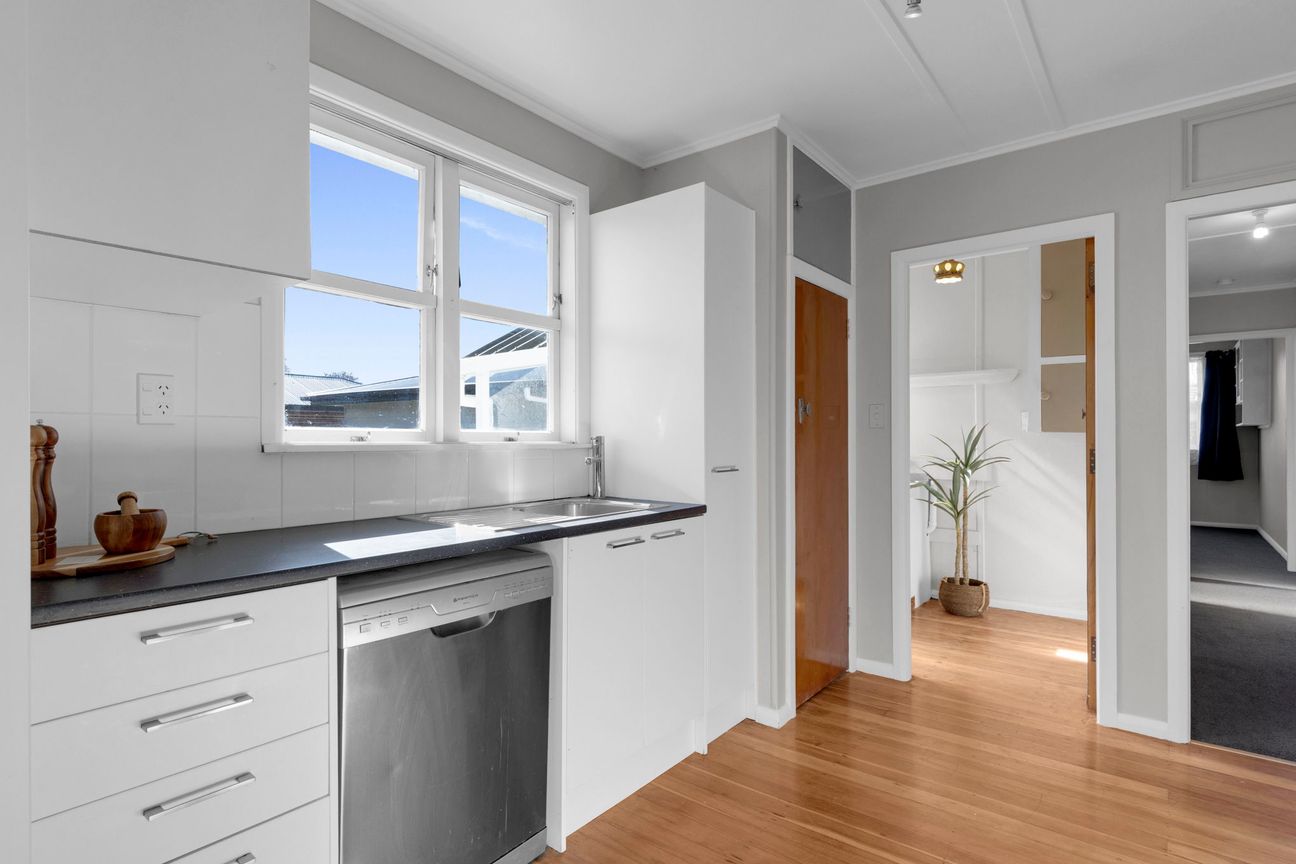 Refurbished & Freehold in Woodstock School Zone – pohled 6