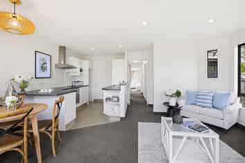 2/4 Richard Street, Titahi Bay