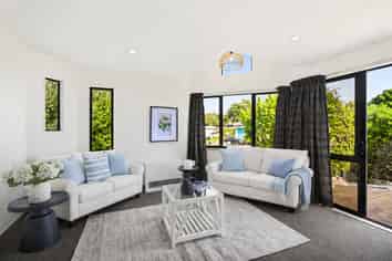 2/4 Richard Street, Titahi Bay