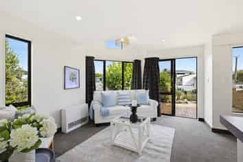 2/4 Richard Street, Titahi Bay