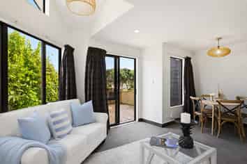 2/4 Richard Street, Titahi Bay