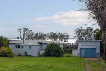 1364 Whangaparaoa Road, Army Bay