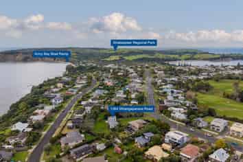 1364 Whangaparaoa Road, Army Bay