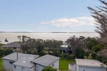 1364 Whangaparaoa Road, Army Bay