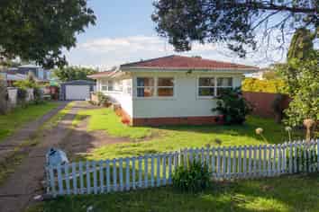 97 Gloria Avenue, Te Atatu Peninsula