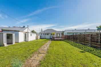 1258 High Street, Taita