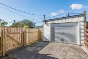 1258 High Street, Taita