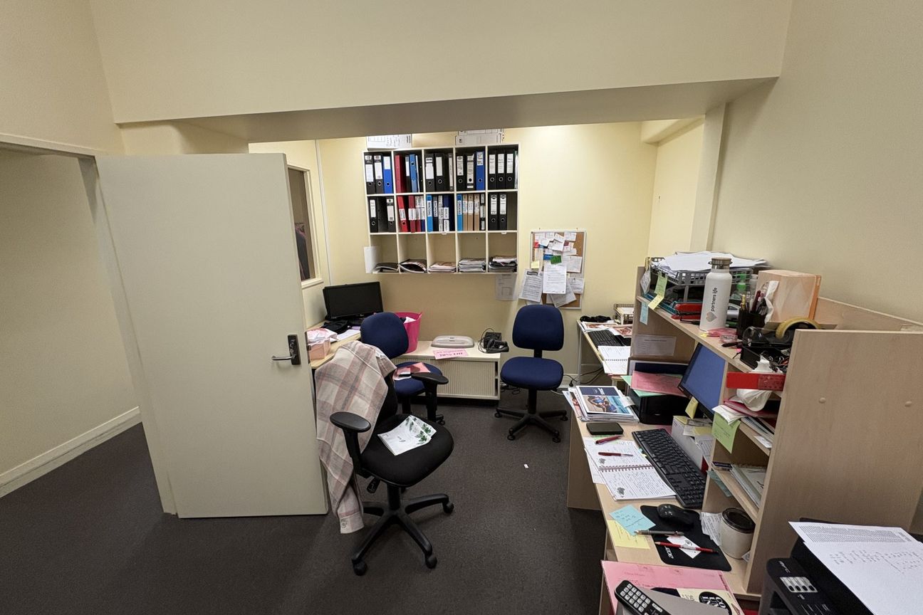 For sale, dual income retail – pohled 4