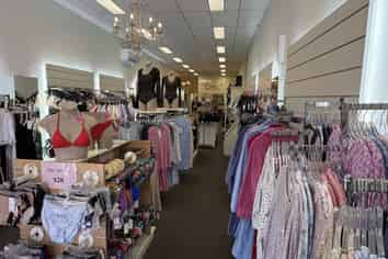 For sale, dual income retail