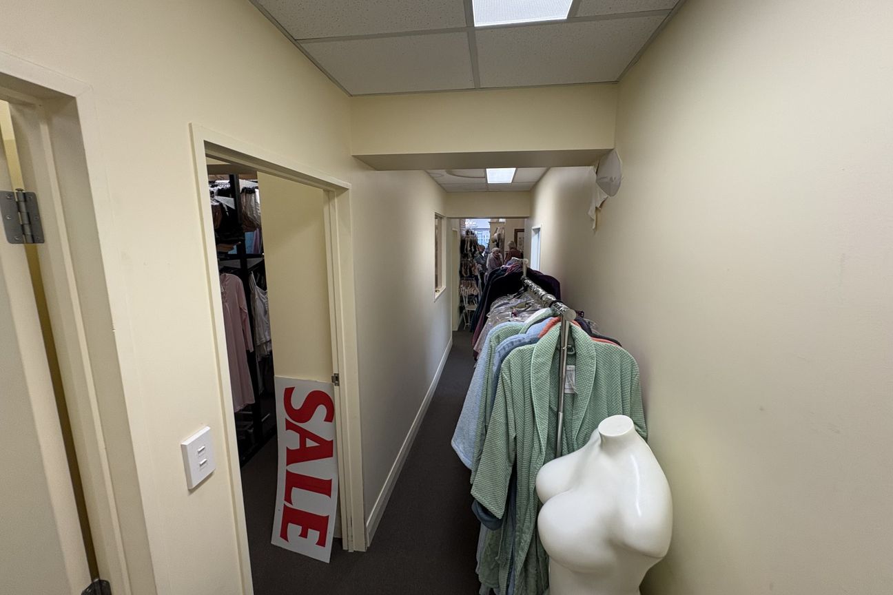 For sale, dual income retail – další