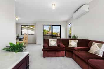 2/26 Karepo Crescent, Ranui