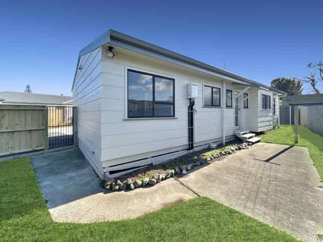420a Tremaine Avenue, Takaro